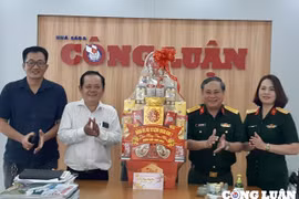 Đảng uỷ, Bộ Tư lệnh Quân khu 7 chúc Tết báo Nhà báo & Công luận