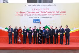 Gắn biển tuyến đường mang tên cố Tổng Bí thư Đỗ Mười