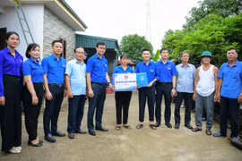 Bí thư thứ nhất Trung ương Đoàn thăm, động viên các đội tình nguyện hỗ trợ dự án đường dây 500kV mạch 3