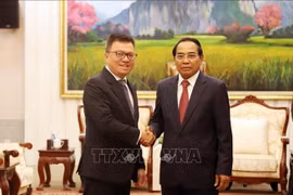 Lãnh đạo Đảng, Nhà nước Lào tiếp thân mật Đoàn đại biểu Báo Nhân Dân