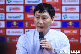 HLV Kim Sang-sik: 'Đội tuyển Việt Nam đánh bại Philippines nhờ tiền đạo xuất sắc'