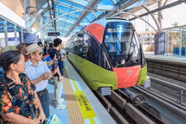 Tàu điện Nhổn - ga Hà Nội tạm dừng đón khách sáng 9/11