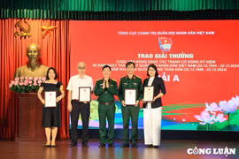 Trao giải về tranh cổ động kỷ niệm 80 năm Ngày thành lập Quân đội Nhân dân Việt Nam