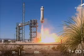 Tàu Blue Origin đưa du khách tới rìa vũ trụ sau gần hai năm gián đoạn