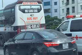 Xử phạt tài xế xe khách chặn đầu xe cứu thương trên Vành đai 3