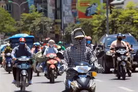Cả nước nắng nóng chưa từng có trong 10 năm qua dịp nghỉ lễ 30/4-1/5