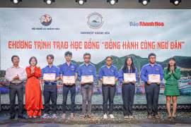 Báo Khánh Hòa thực hiện chương trình “Đồng hành cùng ngư dân”