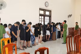 Đột kích, phát hiện hàng chục đối tượng vào bar để phê ma túy