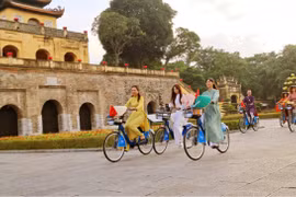 Diễu hành 'Áo dài kết nối du lịch và di sản' tại Hà Nội