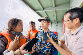 Người làm báo với hải trình mang mùa xuân đến các nhà giàn DK1