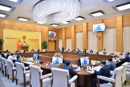 Lựa chọn giải trình những vấn đề cụ thể, có tính thời sự, bức xúc, nổi lên trong thực tiễn đời sống xã hội