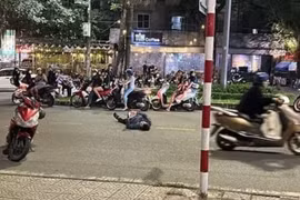 Trốn kiểm tra nồng độ cồn, người đàn ông "nằm vạ" giữa đường