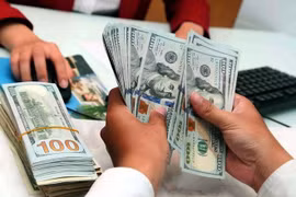Đồng USD: Thoát “đáy” 3 tuần trên thế giới, tăng vù vù trong nước