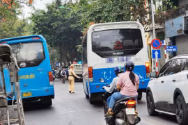 Chấn chỉnh hoạt động đón, trả khách du lịch trong phố cổ Hà Nội