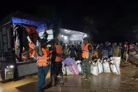 Vỡ đê sông Lô tại Tuyên Quang, khẩn trương ứng phó ngay trong đêm