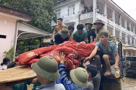 Lào Cai: Nhiều nạn nhân vụ lũ quét thôn Làng Nủ nguy kịch, sang chấn tâm lý