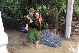 Nam Định: Nước trên các sông tiếp tục dâng cao, hàng trăm hộ dân được di dời