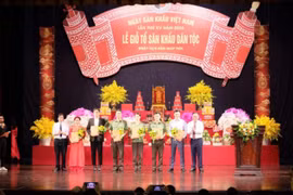 Hội nghệ sĩ Sân khấu Việt Nam tưởng nhớ tổ nghề, hướng về người dân bị ảnh hưởng bão lũ