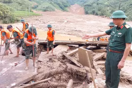 Tư lệnh Quân khu 2 trực tiếp chỉ huy công tác tìm kiếm người mất tích ở thôn Làng Nủ (Lào Cai)