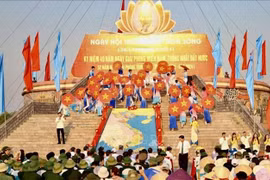 Lễ Thượng cờ “Thống nhất non sông” tại Đôi bờ Hiền Lương - Bến Hải