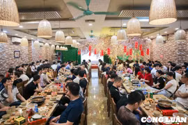 Hà Nội: Nhà hàng, quán nhậu “vỡ trận” dịp nghỉ lễ 30/4-1/5