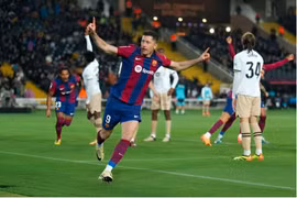 Lewandowski rực sáng, Barca đè bẹp Valencia ở vòng 33 La Liga 2023/24