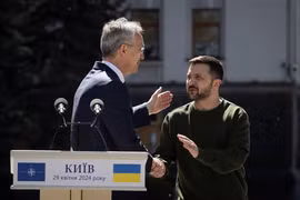 Tổng thư ký NATO đến thăm Ukraine, ông Zelenskyy kêu gọi cung cấp vũ khí nhanh hơn