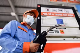 Giá xăng RON 95 giảm 290 đồng/lít từ 15h chiều nay