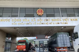 Lào Cai: Dịp nghỉ lễ 2/9, mỗi ngày có 550 xe vận chuyển hàng hóa qua Cửa khẩu quốc tế Kim Thành