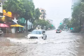Dự báo thời tiết ngày 27/10: Khu vực Quảng Bình đến Quảng Ngãi có mưa to đến rất to