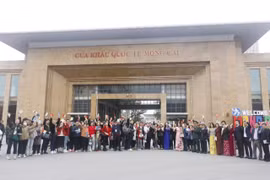 Móng Cái (Quảng Ninh) đón đoàn khách quốc tế đầu tiên năm Giáp Thìn 2024