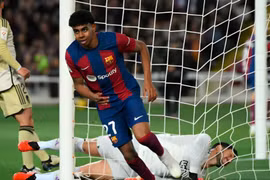 Hòa Granada 1-1, Barca còn kém Real 10 điểm trên bảng xếp hạng La Liga