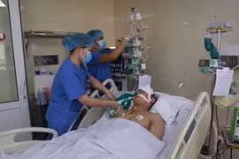 Ngộ độc rượu vì uống rượu giả, rượu tự chế gia tăng trong những ngày Tết