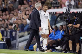 Mbappe nguy cơ bị đẩy lên ghế dự bị