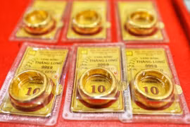 Giá vàng 3/9: Sụt giảm khi đồng USD tăng giá