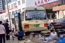 Xe buýt đưa đón học sinh gây tai nạn khiến 24 người thương vong ở Trung Quốc