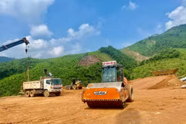 Thi công xuyên lễ dự án đường Hồ Chí Minh đoạn Chợ Chu - ngã ba Trung Sơn