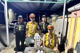 Cảnh sát giao thông kịp thời ngăn cháu bé bị dụ dỗ vào miền Nam