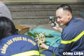 Tết của người lính cứu hỏa, 12 năm vào ngành chưa 1 lần được đón giao thừa cùng gia đình