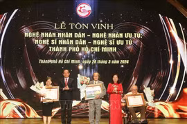 Tôn vinh những cống hiến của các nghệ nhân, nghệ sỹ TP Hồ Chí Minh