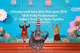Đặc sắc Chương trình biểu diễn dân gian Holi của người Ấn Độ tại Hà Nam