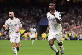 Vinicius lập siêu phẩm, Real Madrid áp sáp Barcelona trên BXH La Liga
