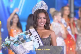 Mỹ nhân người Indonesia đăng quang Miss Cosmo, nhận 2,5 tỷ đồng tiền thưởng