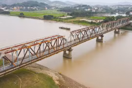 Hạn chế phương tiện đường thủy nội địa lưu thông qua khu vực cầu Cẩm Lý