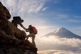 6 du khách tử vong khi leo núi Phú Sĩ