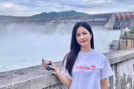 Thủy điện Hòa Bình xả lũ: Điểm tham quan, trải nghiệm ấn tượng những ngày hè