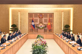 Phó Thủ tướng Trần Lưu Quang hội đàm với Phó Thủ tướng Chính phủ, Bộ trưởng Ngoại giao Lào