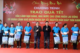 Phó Chủ tịch Quốc hội Nguyễn Khắc Định thăm, tặng quà Tết tại Thái Bình