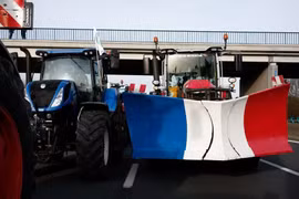 Nông dân Pháp biểu tình, chặn đường cao tốc xung quanh thủ đô Paris
