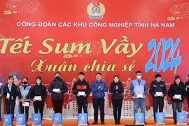 Hà Nam: Hàng chục chuyến xe miễn phí, 1.200 vé xe đưa công nhân về quê đón Tết